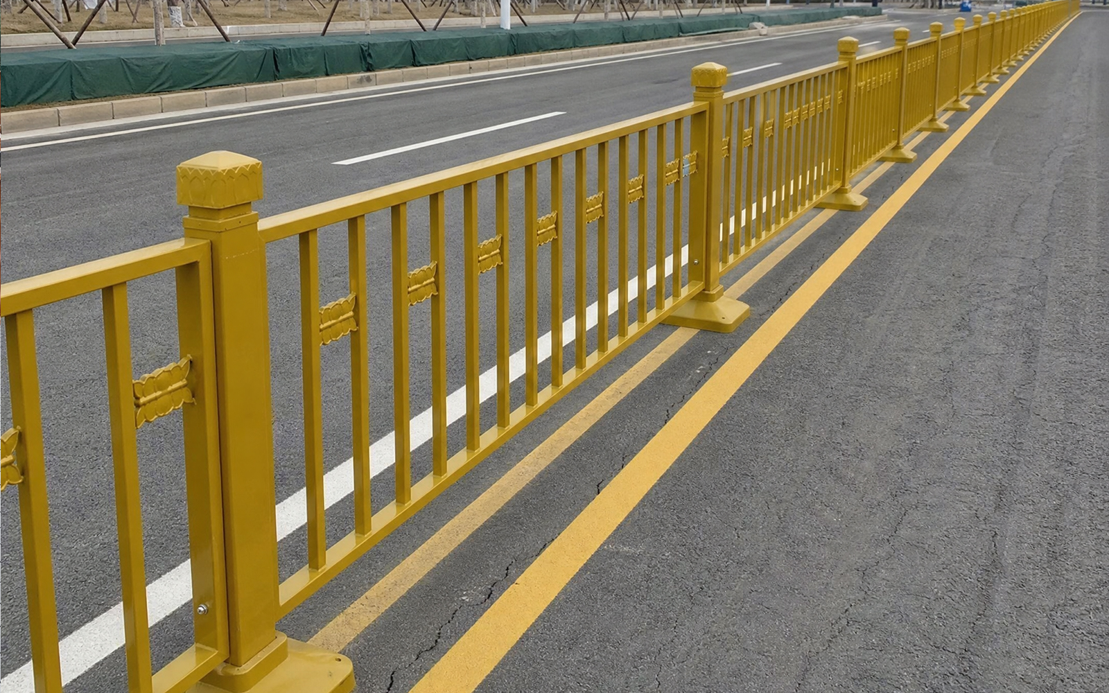 北京市2700米黄金道路护栏供货项目现场照片